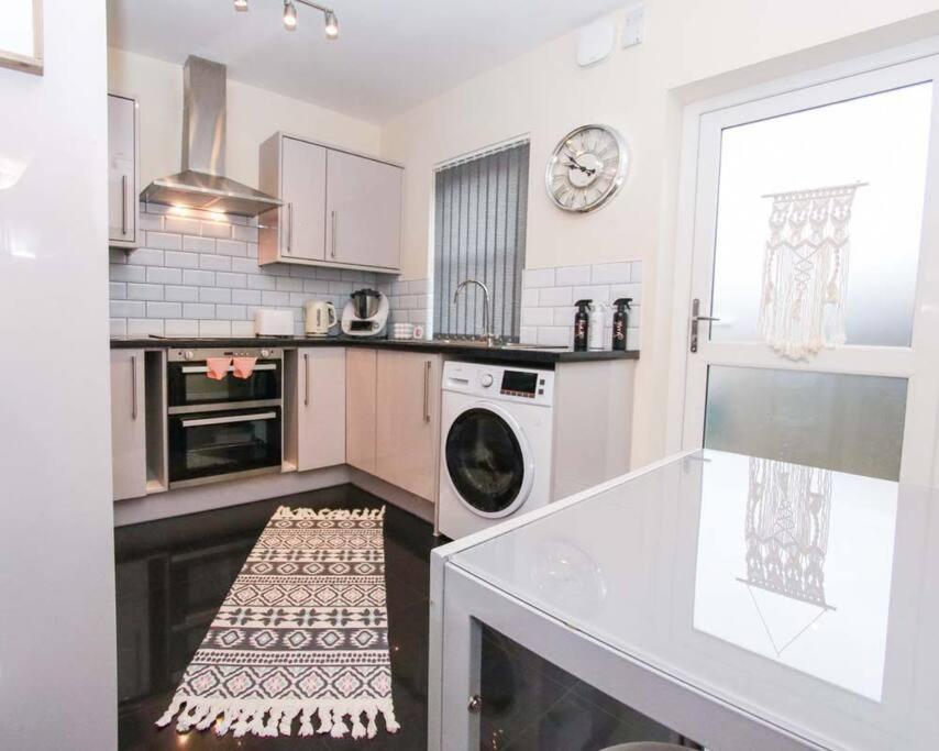 No25-Luxe Living Guest House- 2 Bed-Wifi-Free Parking-City- Beach Суонси Экстерьер фото