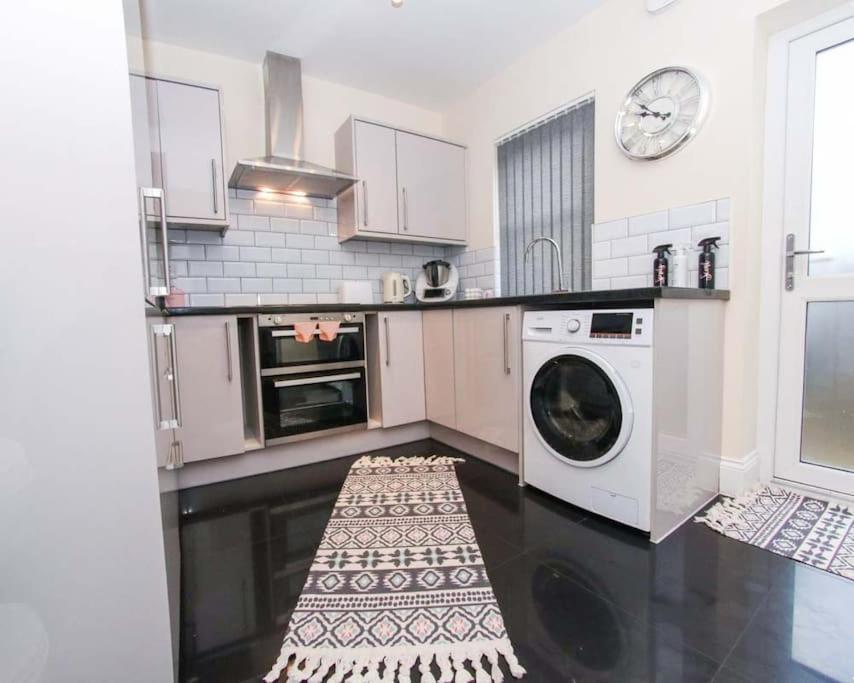 No25-Luxe Living Guest House- 2 Bed-Wifi-Free Parking-City- Beach Суонси Экстерьер фото