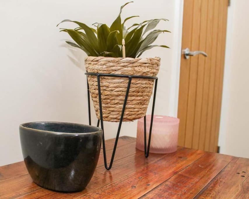 No25-Luxe Living Guest House- 2 Bed-Wifi-Free Parking-City- Beach Суонси Экстерьер фото